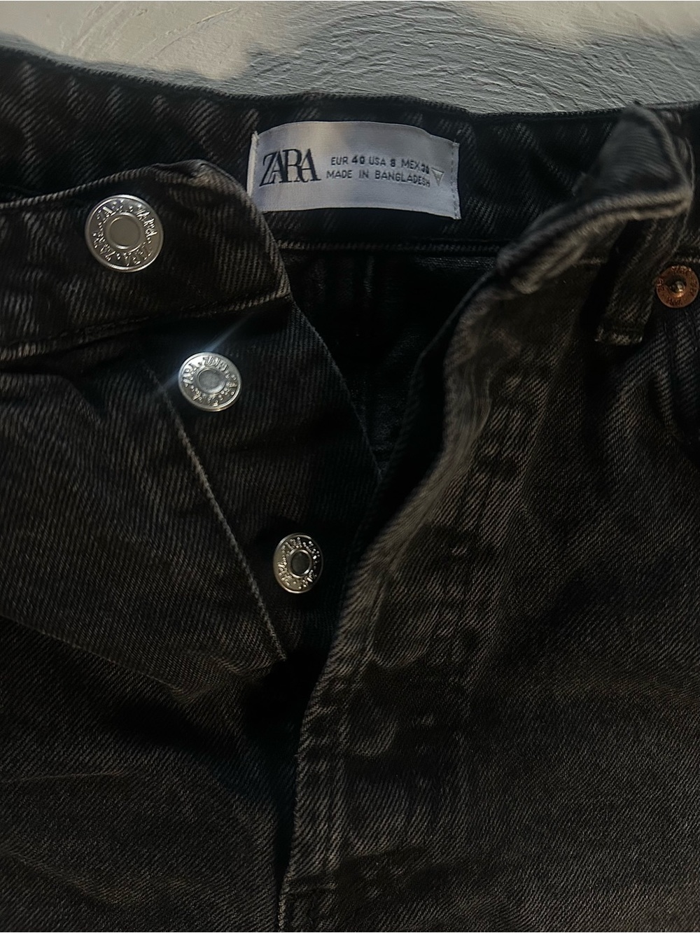 Zara Women's Black Frayed Denim Shorts Size Medium (8)